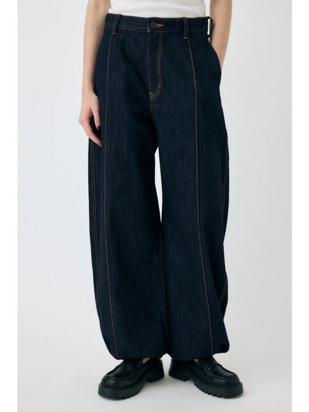 MOUSSY Pin Tuck Cocoon Straight Barrel Jeans One Wash Size 1 NWT - Picture 1 of 5